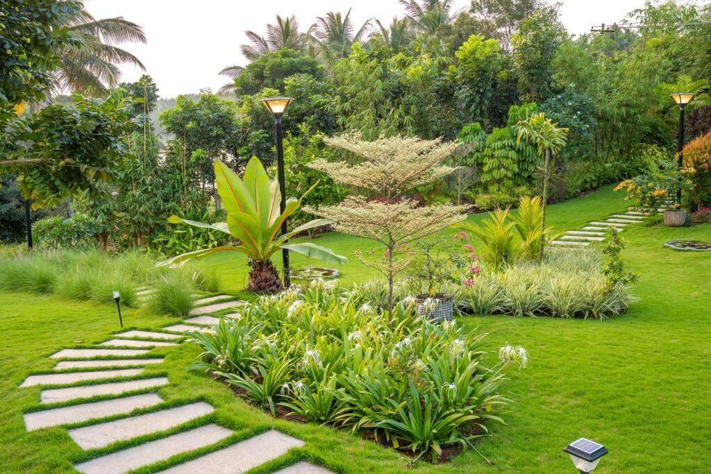 Villa Woods & Palms Pollāchi Exteriér fotografie