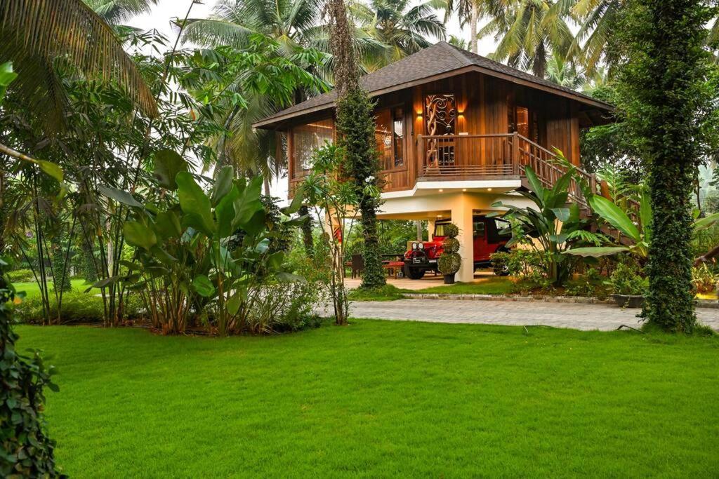 Villa Woods & Palms Pollāchi Exteriér fotografie